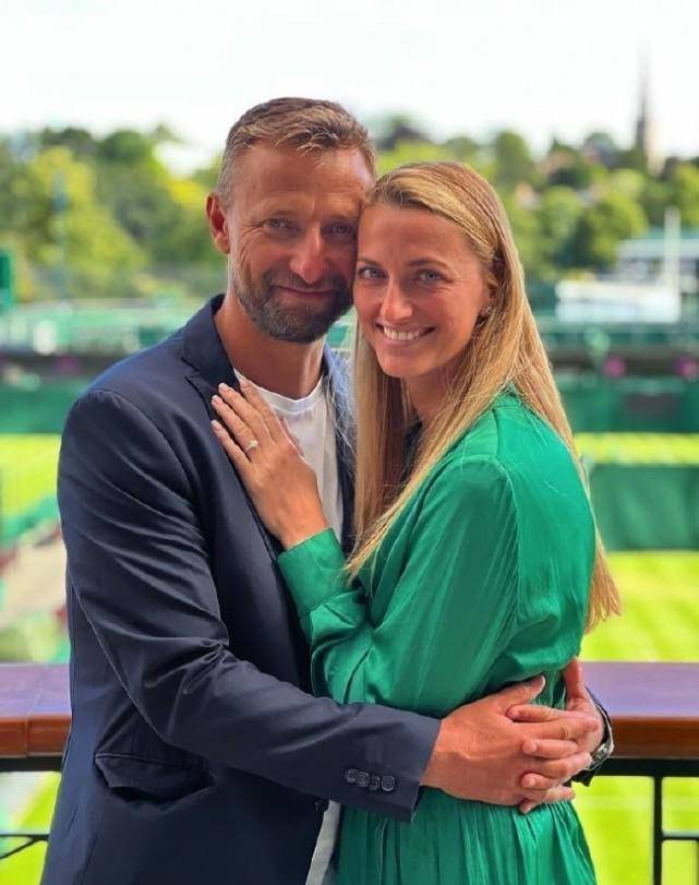 科维托娃遭遇十二持续失利，SKT教练压力巨大！赢得满堂喝彩(斯瓦泰克的教练罗夫斯基分析失利原因时说)